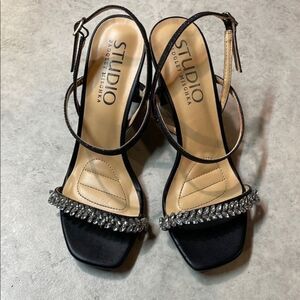 Badgley Mischka Women’s Sparkling Black Rhinestone Accents Heels Size 7